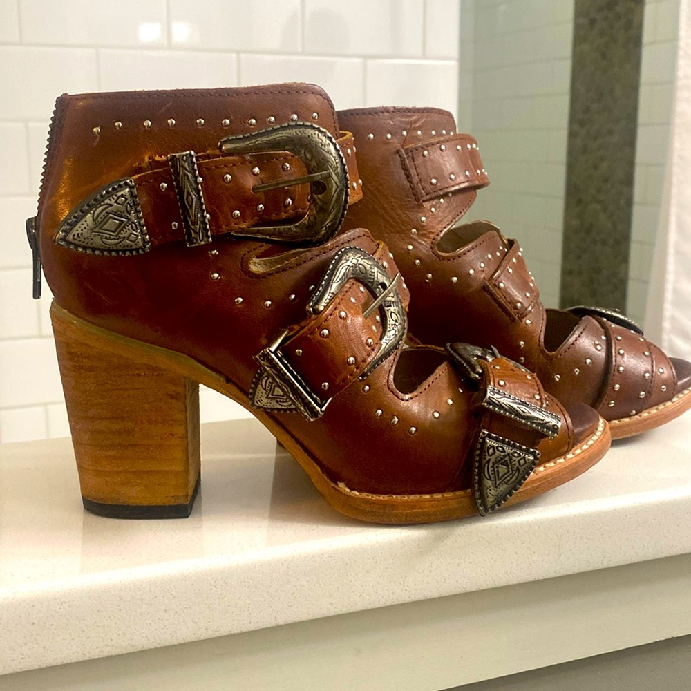 Freebird By Steven Womens Violet Leather Buckle Sandals Open Toe Heels size 7